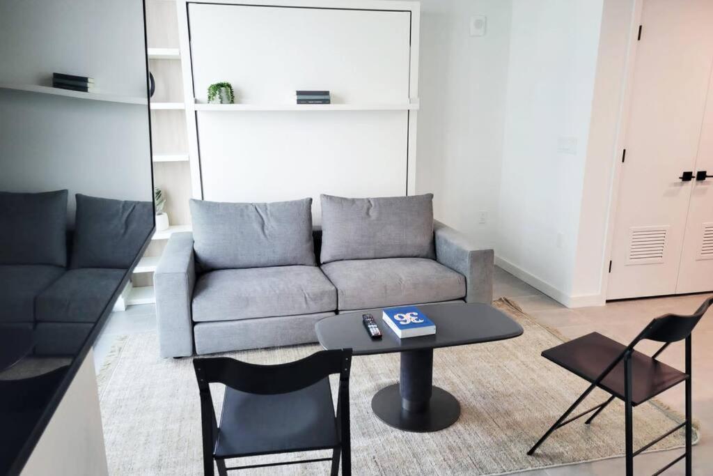 Stylish Modern Downtown Studio Free Parking Appartement Miami Buitenkant foto